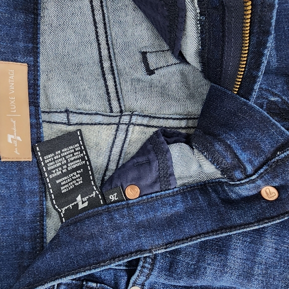 Bundle jeans ,vintage luxe, and Levi's - Picture 7 of 11